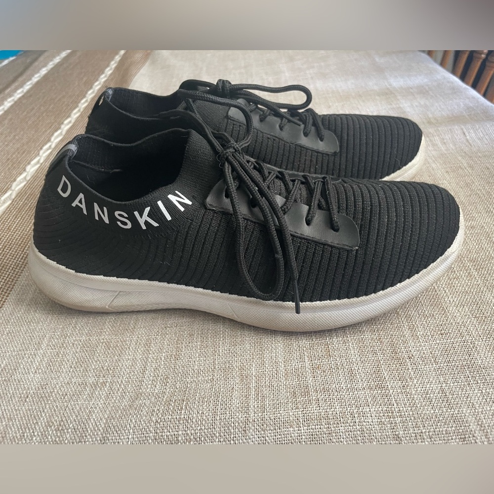 DANSKIN, Black and White Tennis Shoes, Size 8.